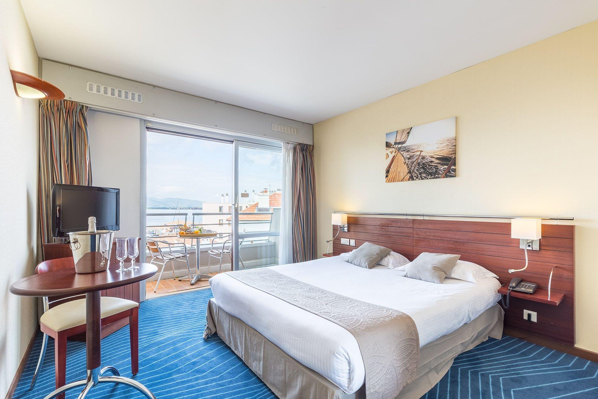 Hotel Brise De Mer - Piscine Interieure & Exterieure Saint-Raphaël エクステリア 写真