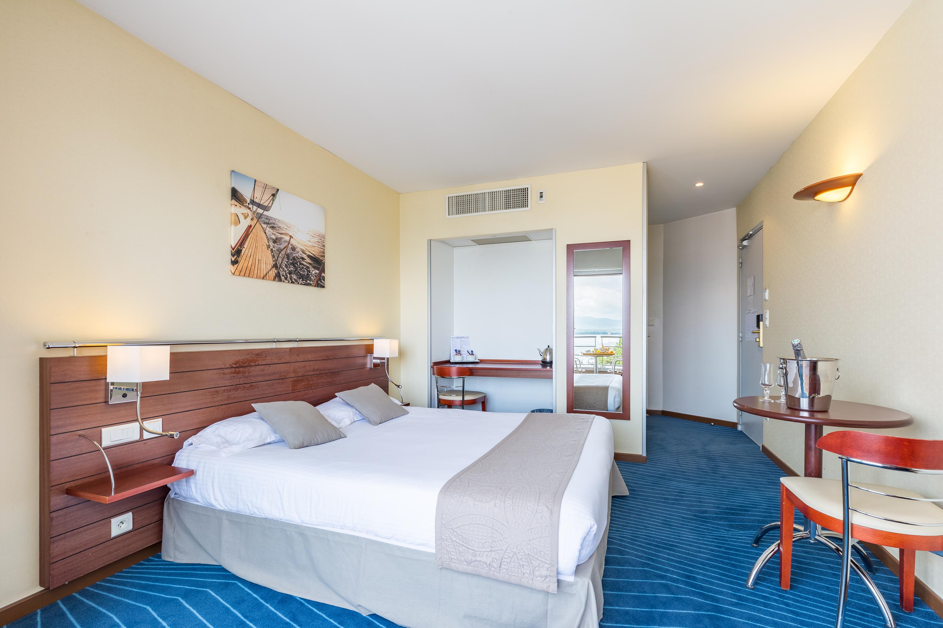 Hotel Brise De Mer - Piscine Interieure & Exterieure Saint-Raphaël エクステリア 写真