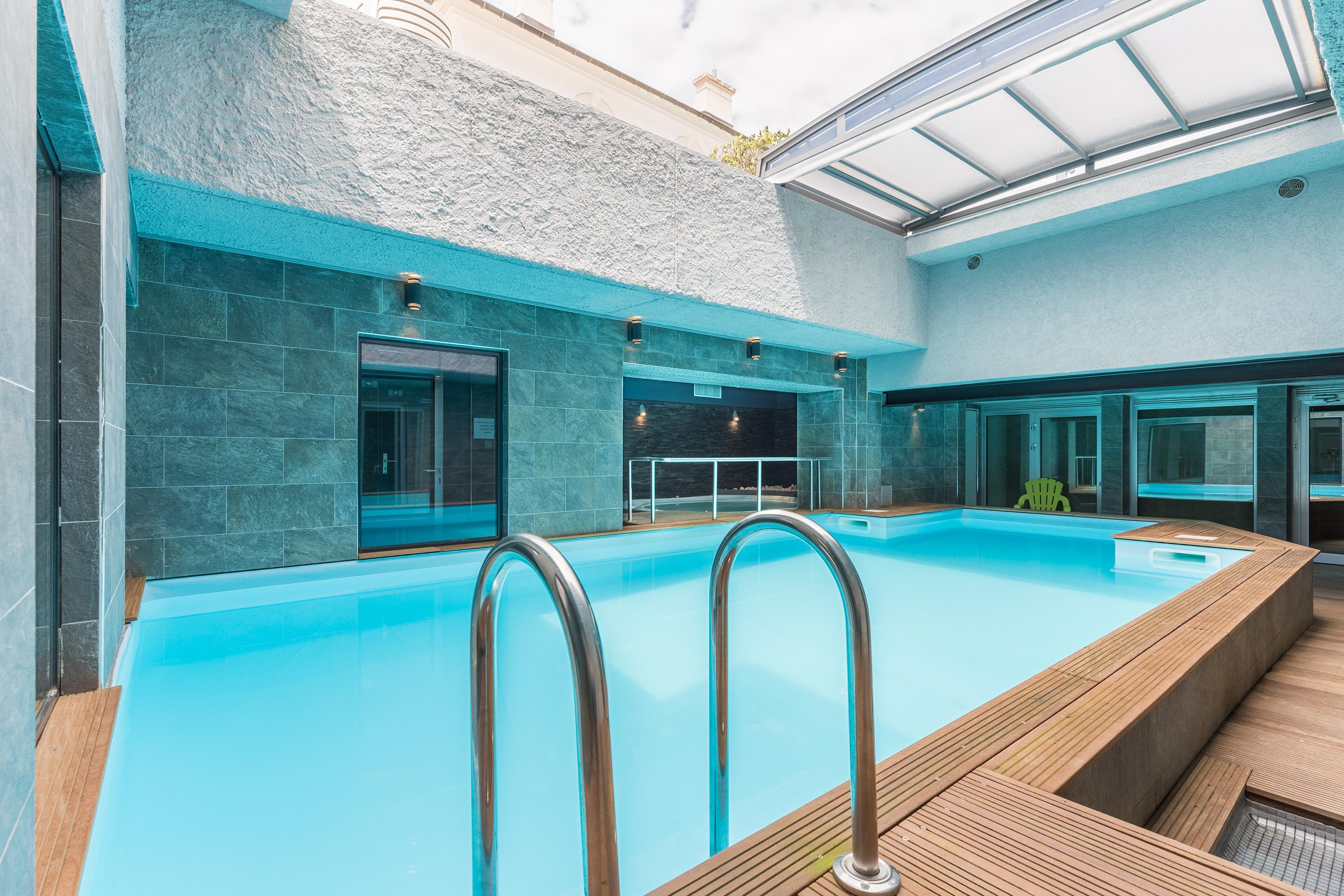 Hotel Brise De Mer - Piscine Interieure & Exterieure Saint-Raphaël エクステリア 写真