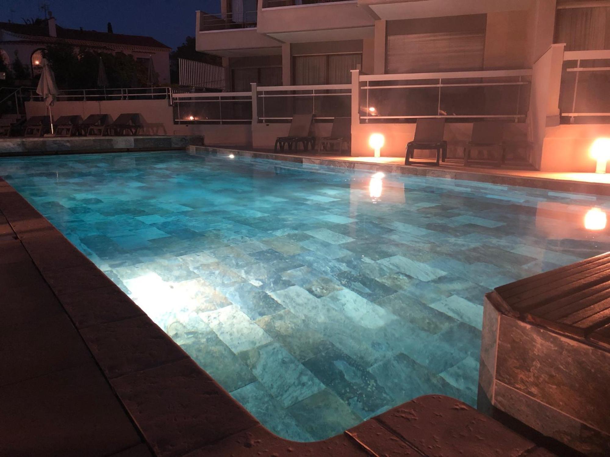 Hotel Brise De Mer - Piscine Interieure & Exterieure Saint-Raphaël エクステリア 写真