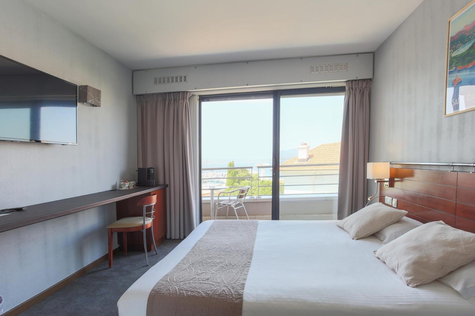 Hotel Brise De Mer - Piscine Interieure & Exterieure Saint-Raphaël エクステリア 写真