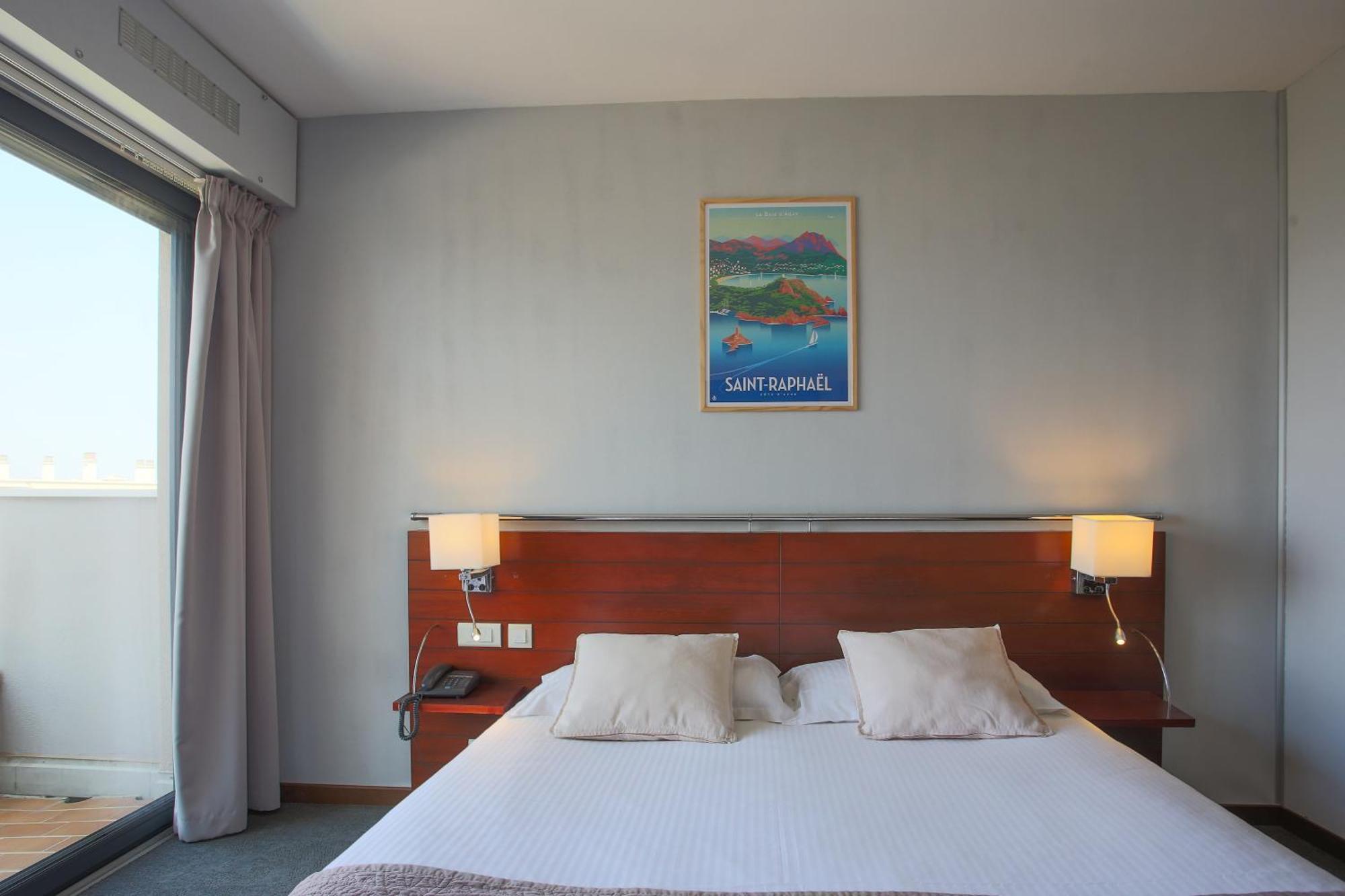 Hotel Brise De Mer - Piscine Interieure & Exterieure Saint-Raphaël エクステリア 写真