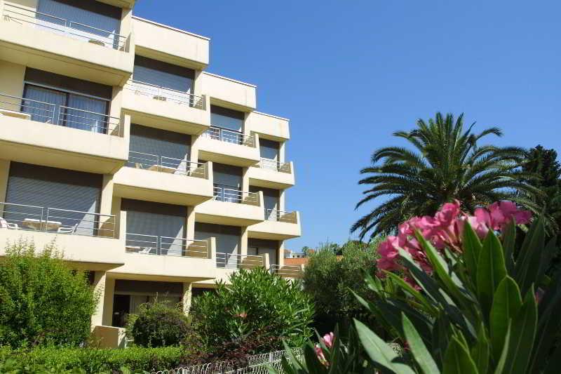 Hotel Brise De Mer - Piscine Interieure & Exterieure Saint-Raphaël エクステリア 写真
