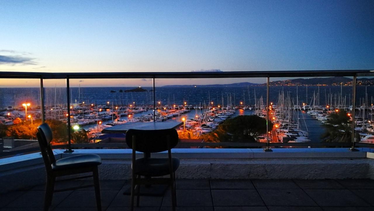 Hotel Brise De Mer - Piscine Interieure & Exterieure Saint-Raphaël エクステリア 写真