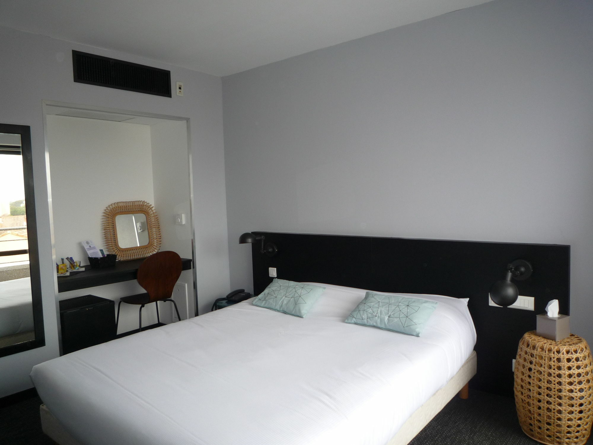 Hotel Brise De Mer - Piscine Interieure & Exterieure Saint-Raphaël エクステリア 写真